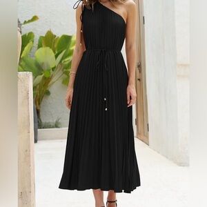 Elegant Black One-Shoulder Pleated Maxi Dress